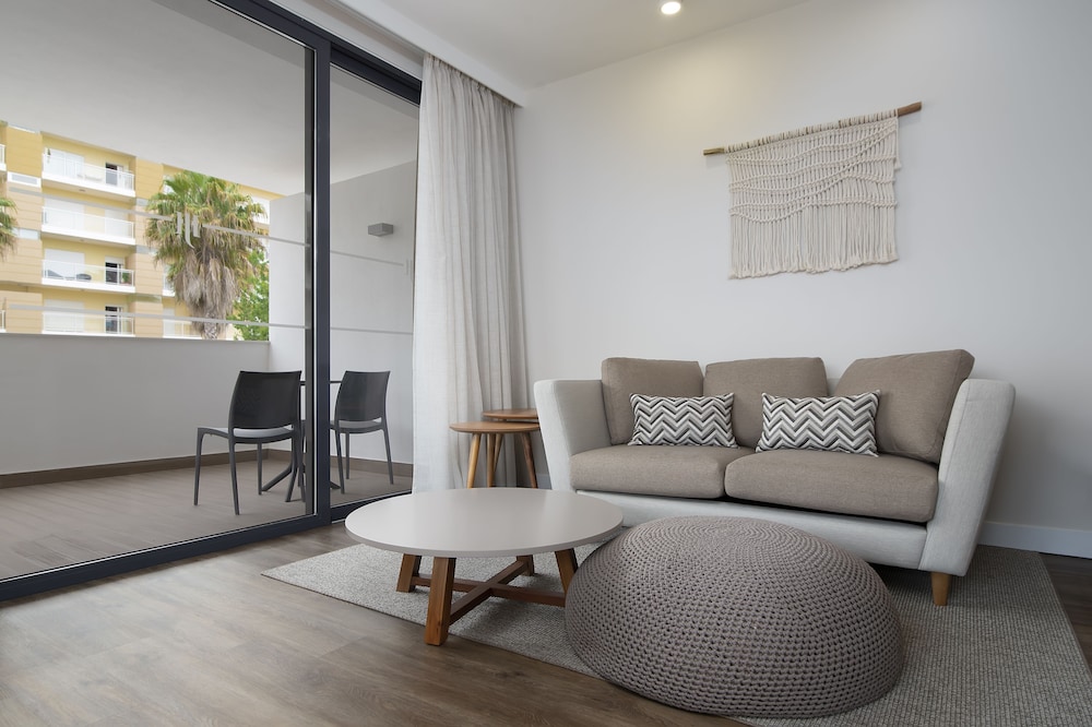Jupiter Marina Hotel - Couples & Spa — Hotel rooms in Portimão, Faro