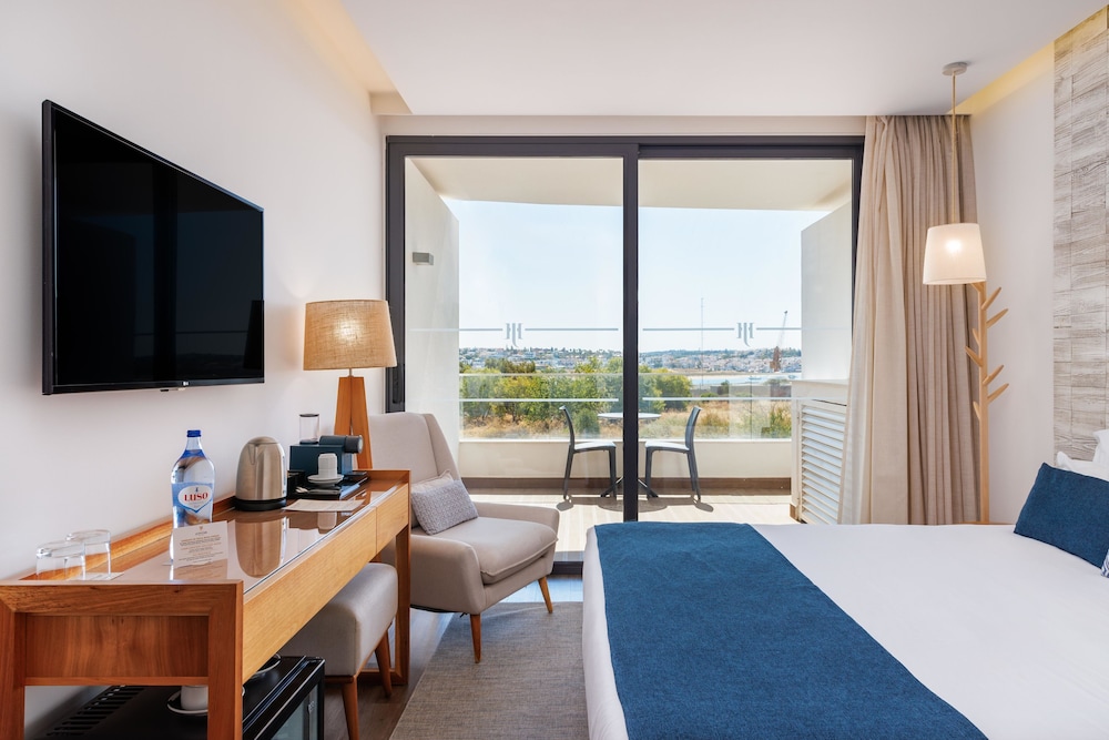 Jupiter Marina Hotel - Couples & Spa — Hotel rooms in Portimão, Faro