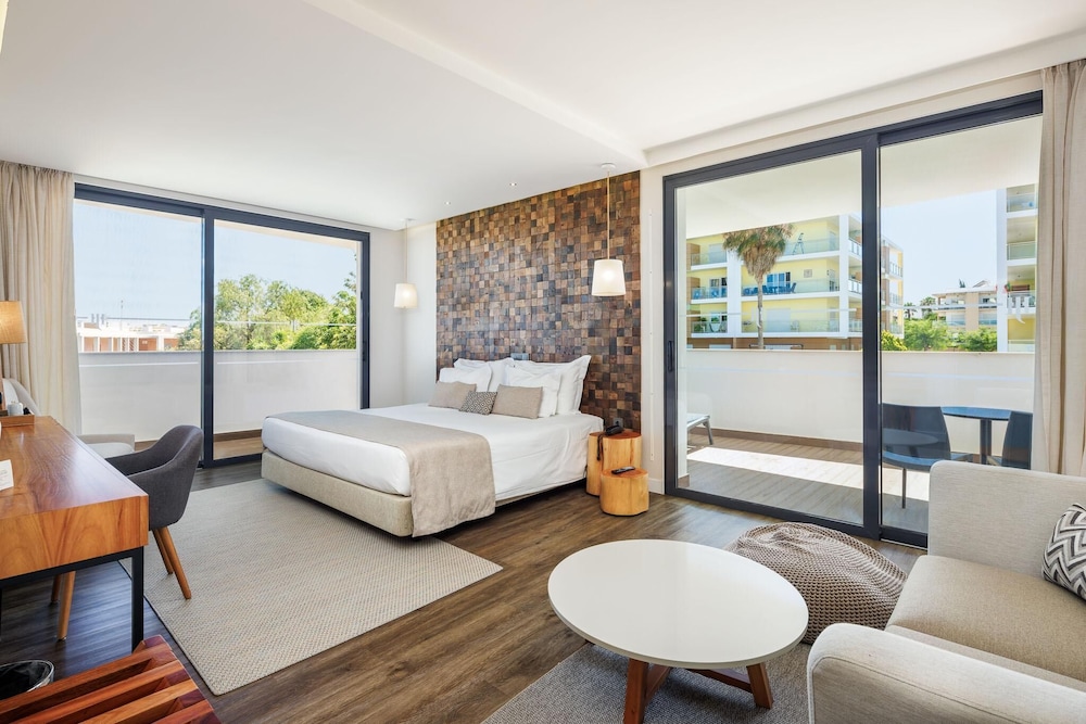 Jupiter Marina Hotel - Couples & Spa — Hotel rooms in Portimão, Faro