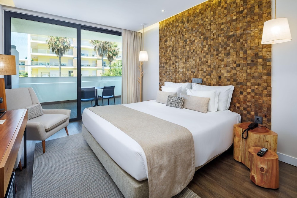 Jupiter Marina Hotel - Couples & Spa — Hotel rooms in Portimão, Faro