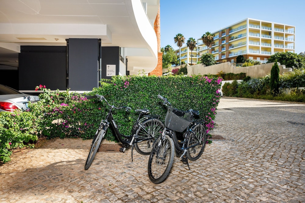 Jupiter Marina Hotel - Couples & Spa — Hotel building in Portimão, Faro
