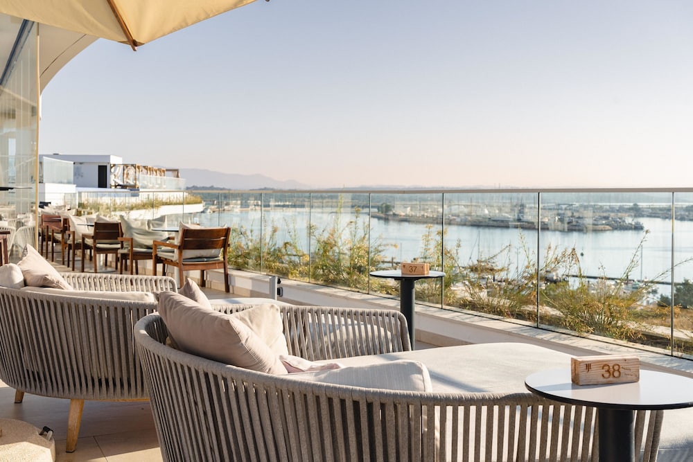 Jupiter Marina Hotel - Couples & Spa — Restaurant & bars in Portimão, Faro
