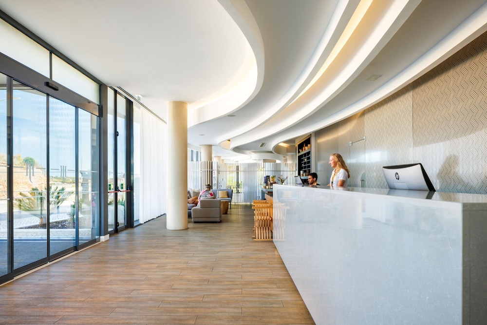 Jupiter Marina Hotel - Couples & Spa — Hotel building in Portimão, Faro