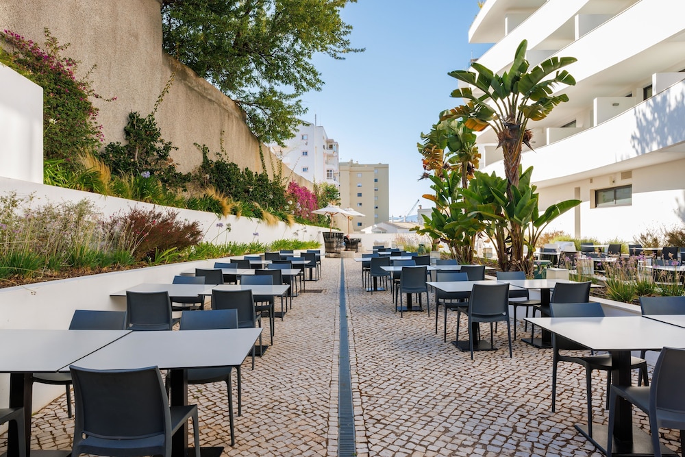 Jupiter Marina Hotel - Couples & Spa — Restaurant & bars in Portimão, Faro