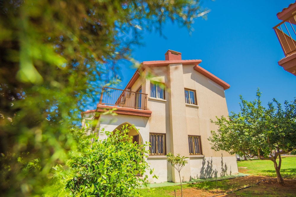 Windmills Hotel Apartments — Hotel building in Protaras, Famagusta Region