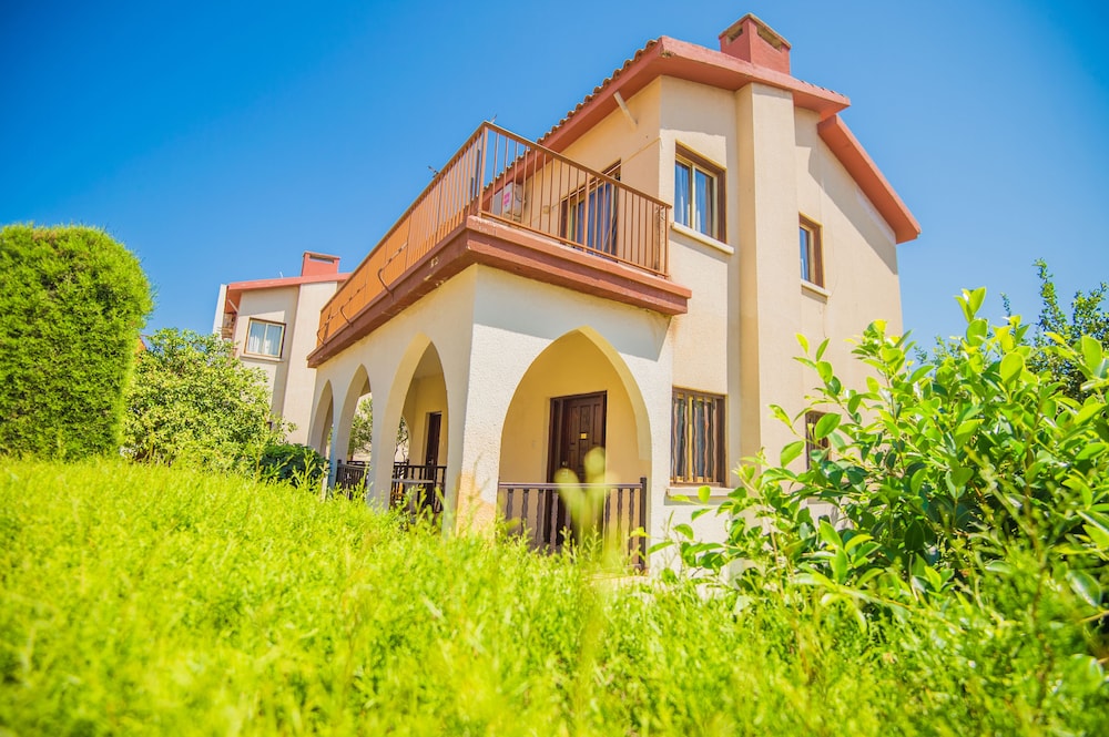 Windmills Hotel Apartments — Hotel building in Protaras, Famagusta Region