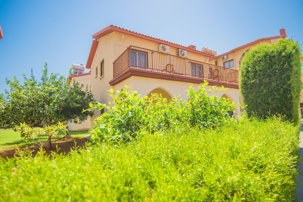 Windmills Hotel Apartments — Hotel building in Protaras, Famagusta Region