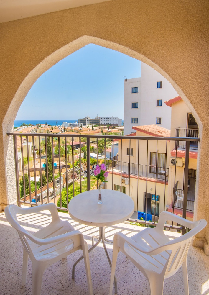 Windmills Hotel Apartments — Hotel rooms in Protaras, Famagusta Region