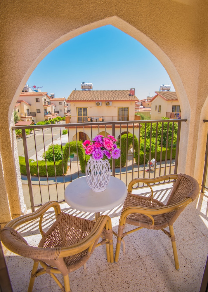 Windmills Hotel Apartments — Hotel rooms in Protaras, Famagusta Region