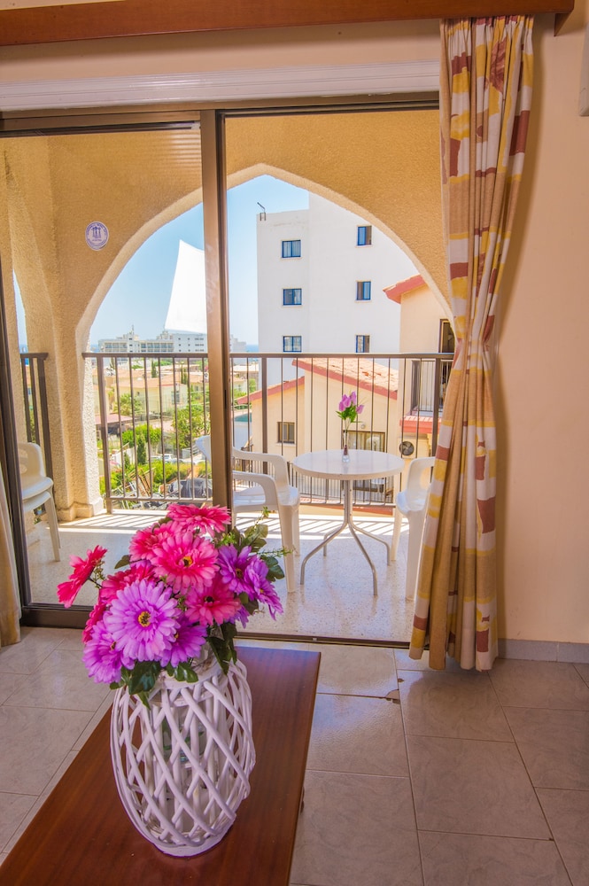 Windmills Hotel Apartments — Hotel rooms in Protaras, Famagusta Region