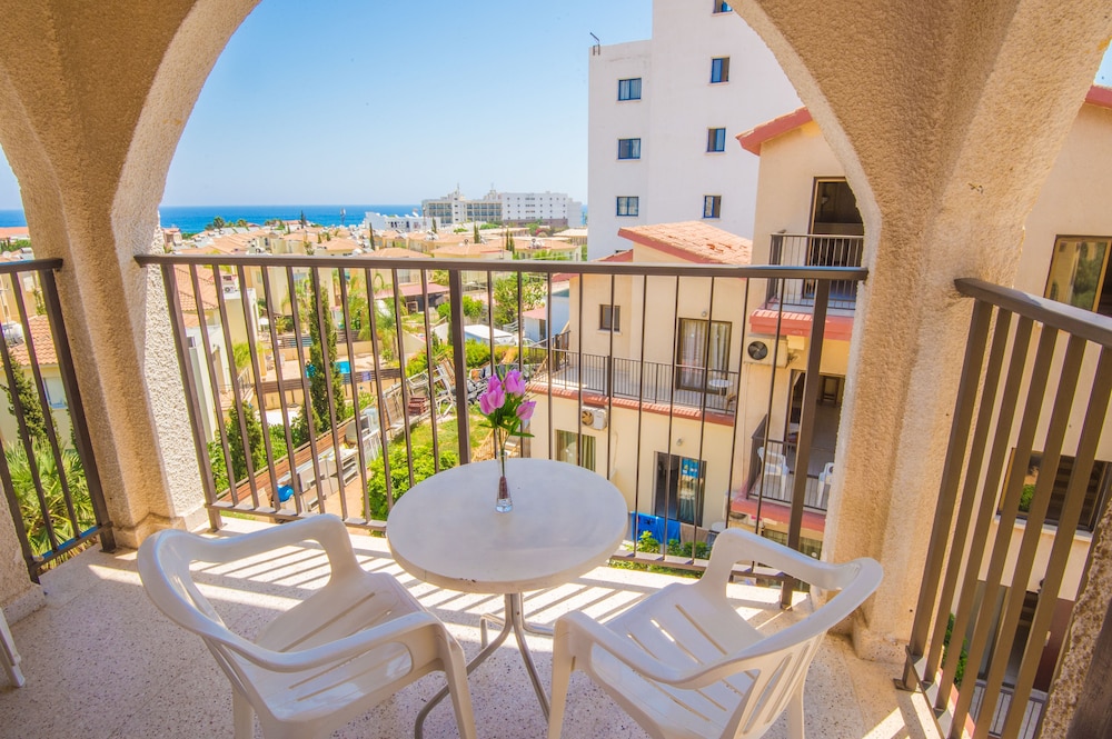Windmills Hotel Apartments — Hotel rooms in Protaras, Famagusta Region