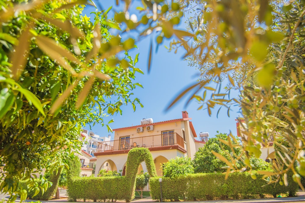 Windmills Hotel Apartments — Hotel building in Protaras, Famagusta Region