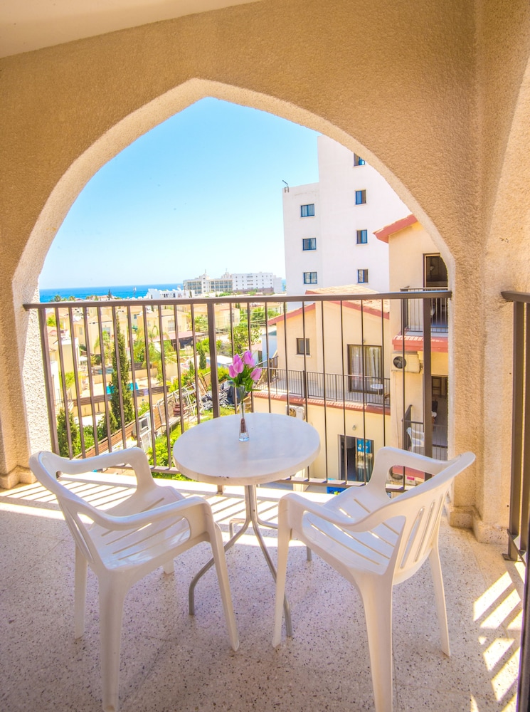 Windmills Hotel Apartments — Hotel building in Protaras, Famagusta Region