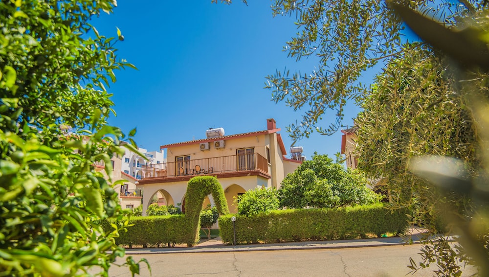 Windmills Hotel Apartments — Hotel building in Protaras, Famagusta Region