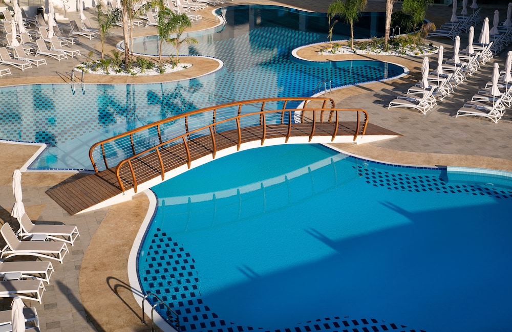 Vangelis Hotel & Suites — Swimming pool in Protaras, Famagusta Region