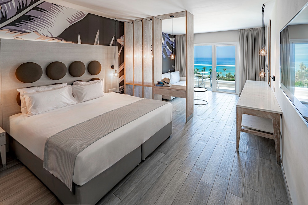 Vangelis Hotel & Suites — Hotel rooms in Protaras, Famagusta Region