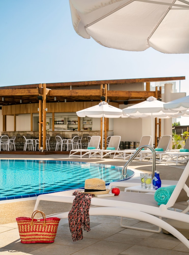 Vangelis Hotel & Suites — Swimming pool in Protaras, Famagusta Region