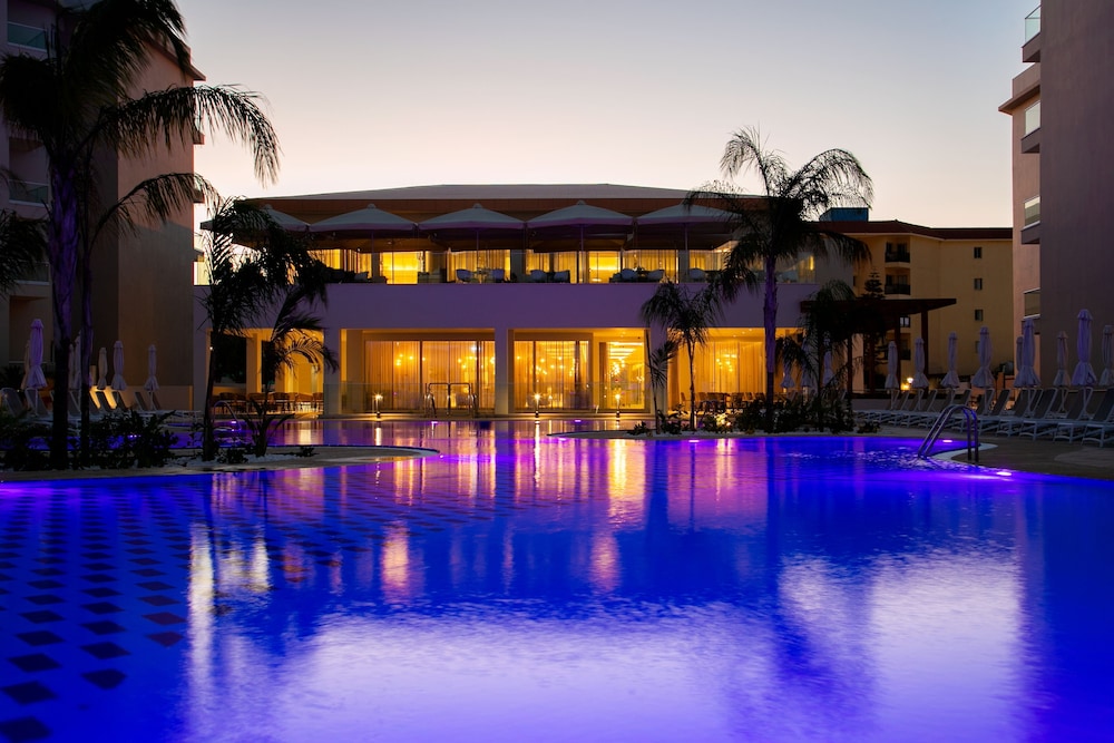 Vangelis Hotel & Suites — Swimming pool in Protaras, Famagusta Region