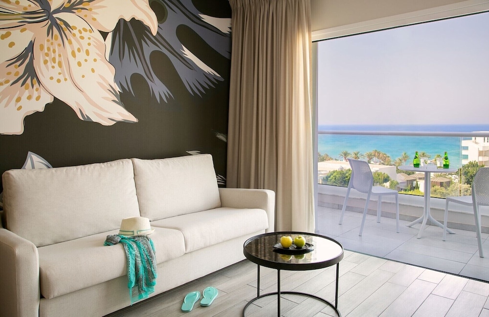Vangelis Hotel & Suites — Hotel rooms in Protaras, Famagusta Region