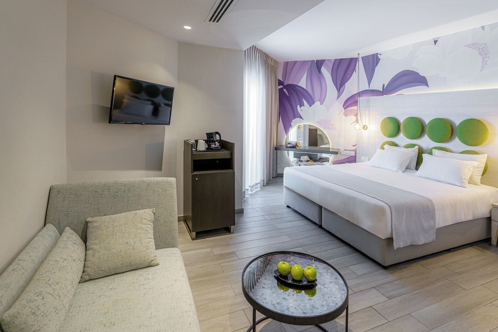 Vangelis Hotel & Suites — Hotel rooms in Protaras, Famagusta Region