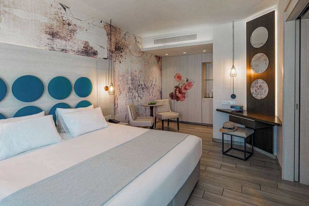 Vangelis Hotel & Suites — Hotel rooms in Protaras, Famagusta Region
