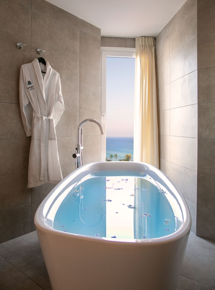 Vangelis Hotel & Suites — Hotel rooms in Protaras, Famagusta Region
