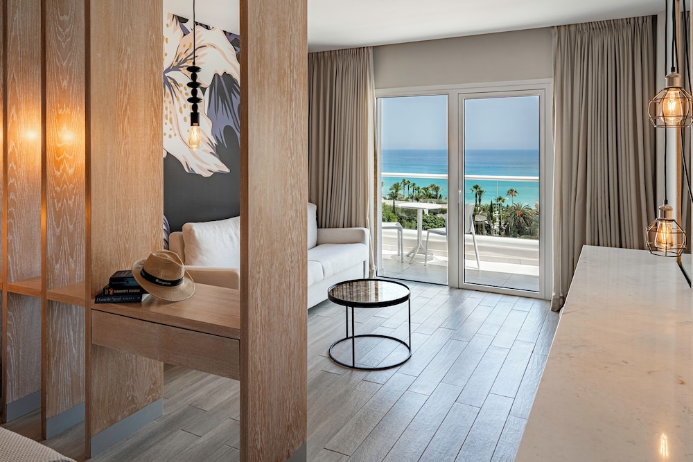 Vangelis Hotel & Suites — Hotel rooms in Protaras, Famagusta Region
