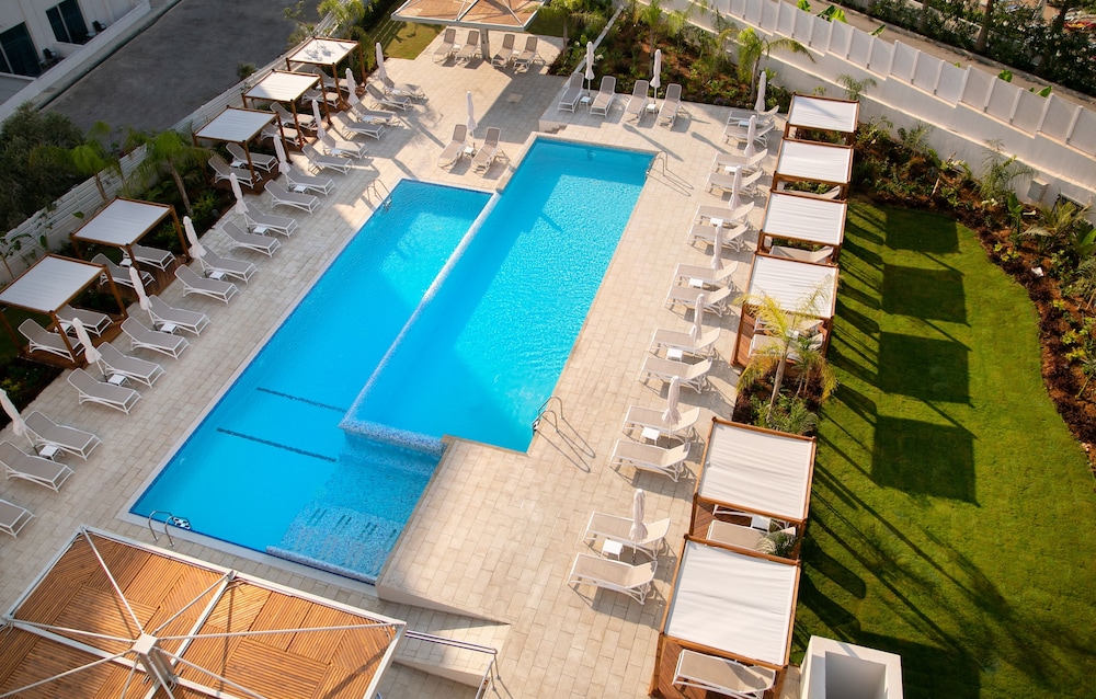 Vangelis Hotel & Suites — Swimming pool in Protaras, Famagusta Region
