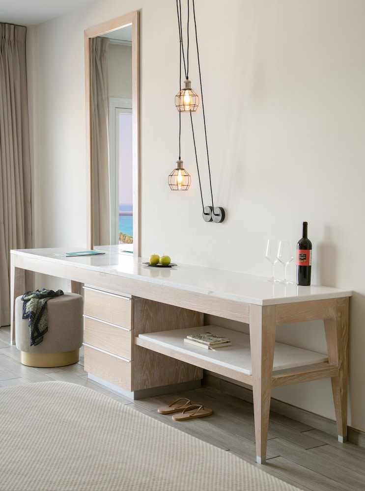 Vangelis Hotel & Suites — Hotel rooms in Protaras, Famagusta Region