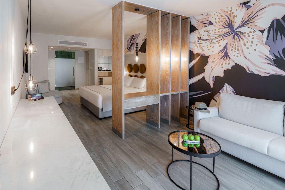 Vangelis Hotel & Suites — Hotel rooms in Protaras, Famagusta Region
