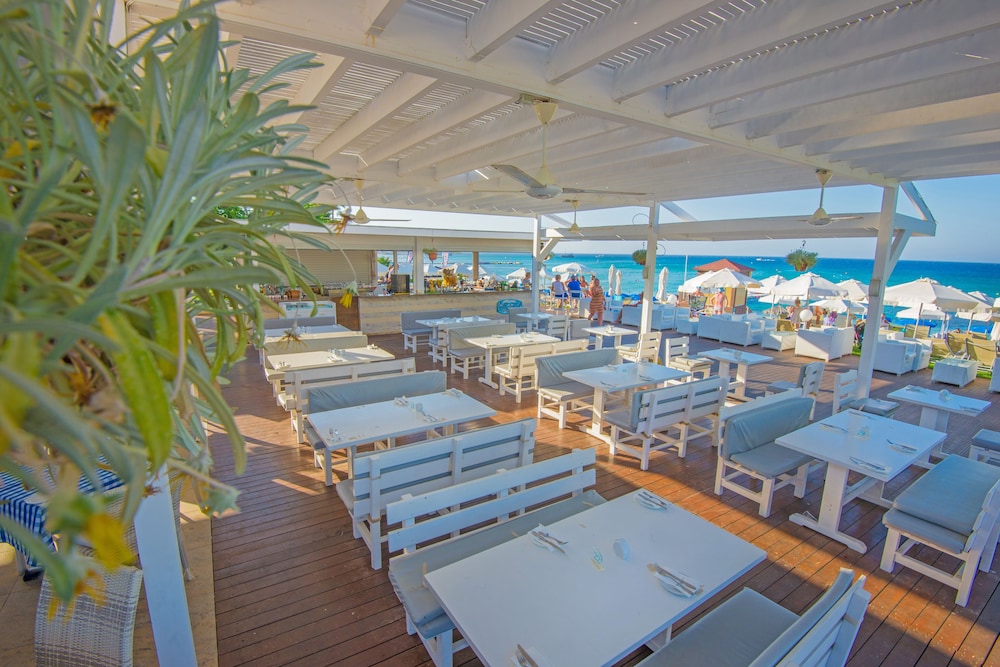 Silver Sands Beach Hotel — Restaurant in Protaras, Famagusta Region