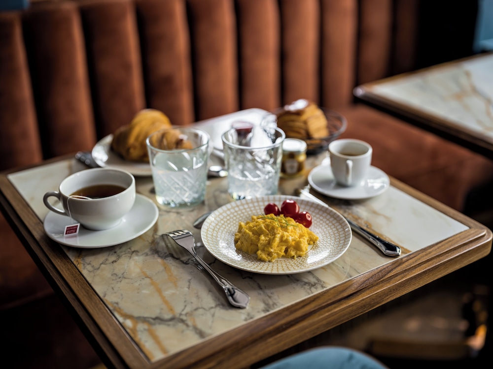 Hotel Duquesne Eiffel — Restaurant & bars in Paris, Ile-de-France