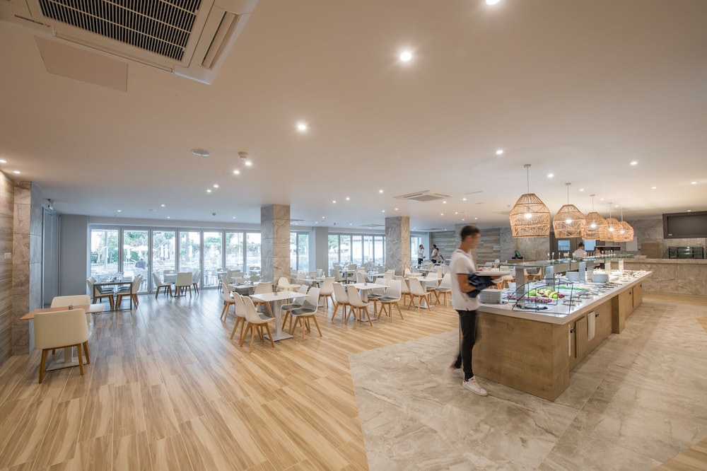 Narcissos Waterpark Resort — Restaurant & bars in Protaras, Famagusta Region