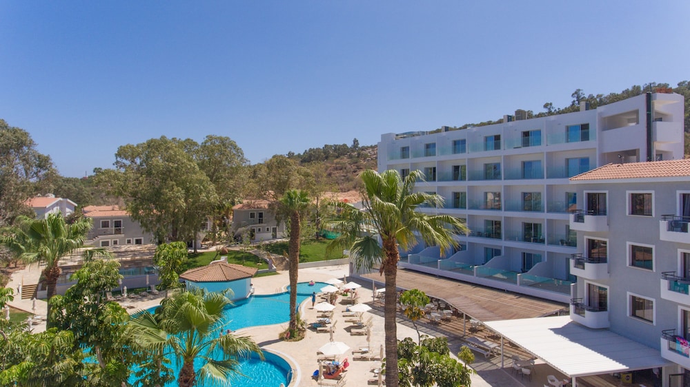 Narcissos Waterpark Resort — Swimming pool in Protaras, Famagusta Region
