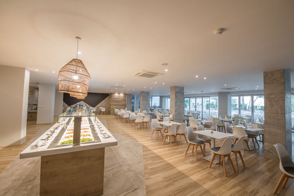 Narcissos Waterpark Resort — Restaurant & bars in Protaras, Famagusta Region