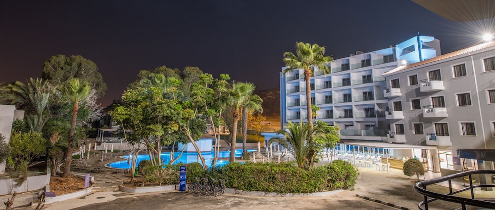 Narcissos Waterpark Resort — Swimming pool in Protaras, Famagusta Region
