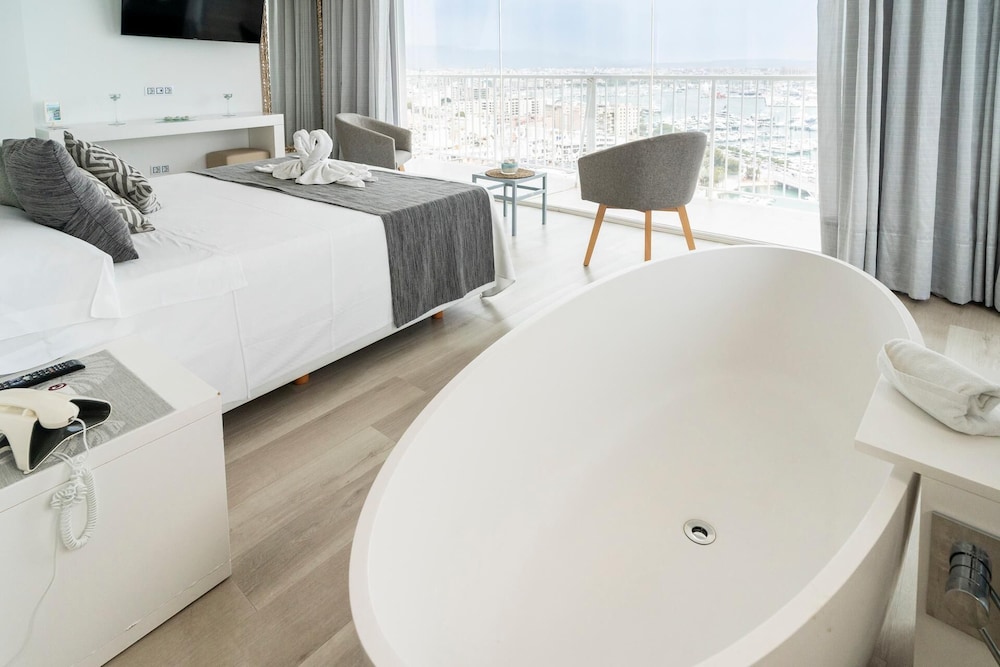 Hotel Amic Horizonte — Hotel rooms in Palma de Mallorca, Balearic Islands