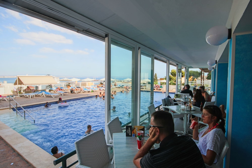 Hotel Amic Horizonte — Hotel rooms in Palma de Mallorca, Balearic Islands