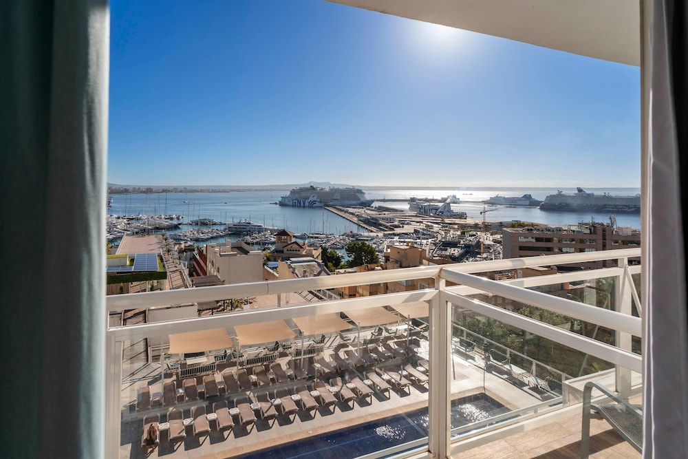Hotel Amic Horizonte — Hotel rooms in Palma de Mallorca, Balearic Islands