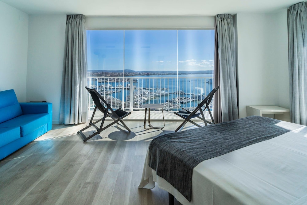 Hotel Amic Horizonte — Hotel rooms in Palma de Mallorca, Balearic Islands