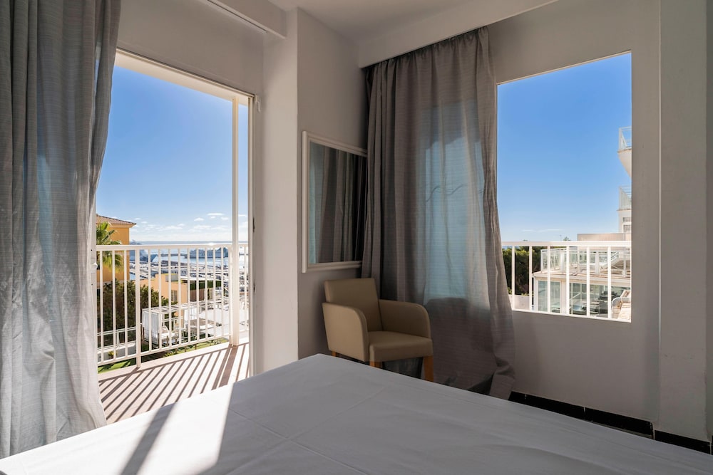 Hotel Amic Horizonte — Hotel rooms in Palma de Mallorca, Balearic Islands