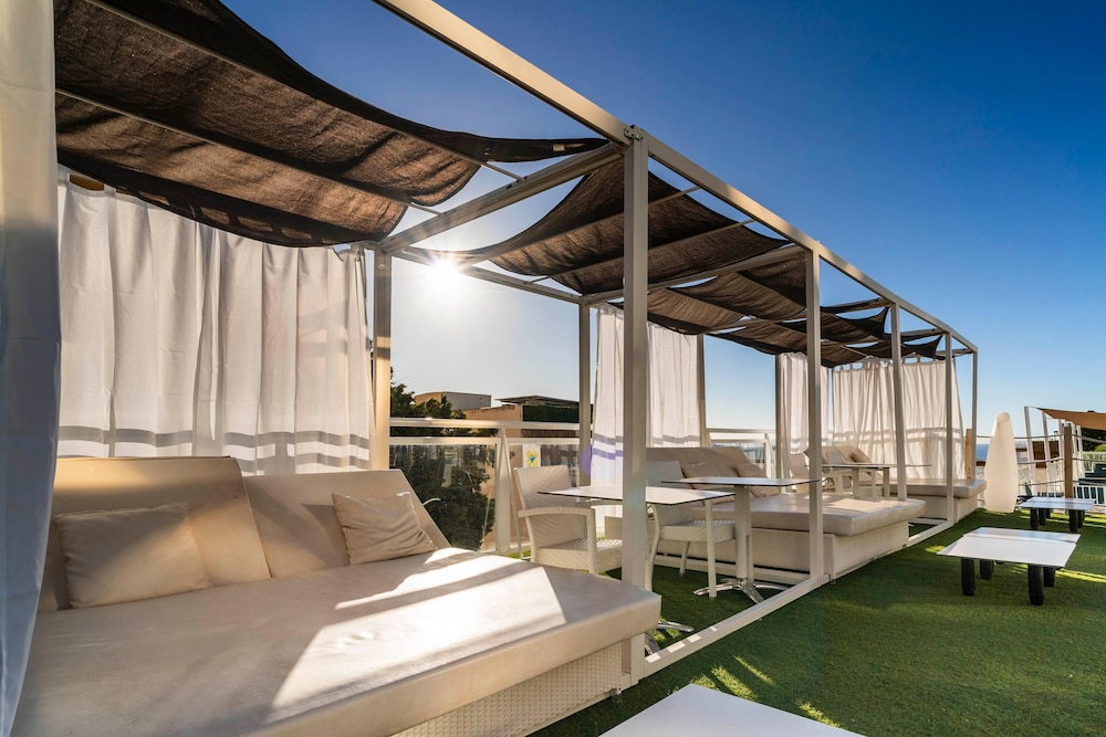 Hotel Amic Horizonte — Hotel rooms in Palma de Mallorca, Balearic Islands