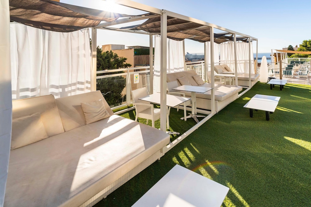 Hotel Amic Horizonte — Hotel rooms in Palma de Mallorca, Balearic Islands