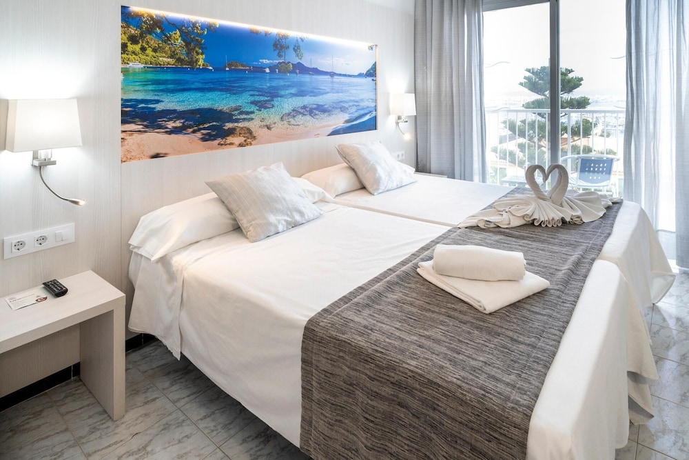 Hotel Amic Horizonte — Hotel rooms in Palma de Mallorca, Balearic Islands