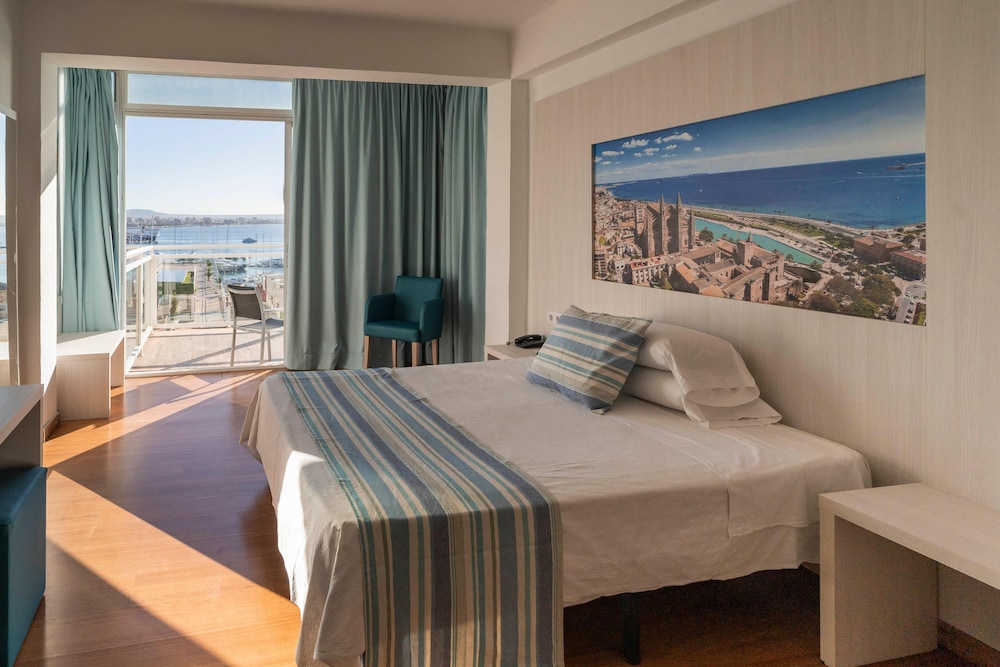 Hotel Amic Horizonte — Hotel rooms in Palma de Mallorca, Balearic Islands