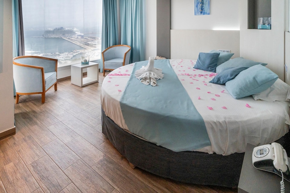 Hotel Amic Horizonte — Hotel rooms in Palma de Mallorca, Balearic Islands