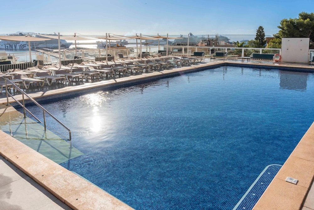 Hotel Amic Horizonte — Swimming pool in Palma de Mallorca, Balearic Islands