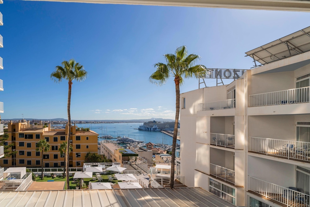 Hotel Amic Horizonte — Hotel rooms in Palma de Mallorca, Balearic Islands