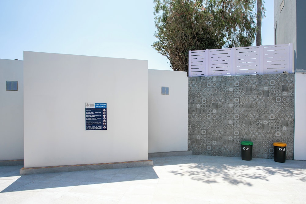 Papouis Protaras Hotel — Hotel building in Protaras, Famagusta Region