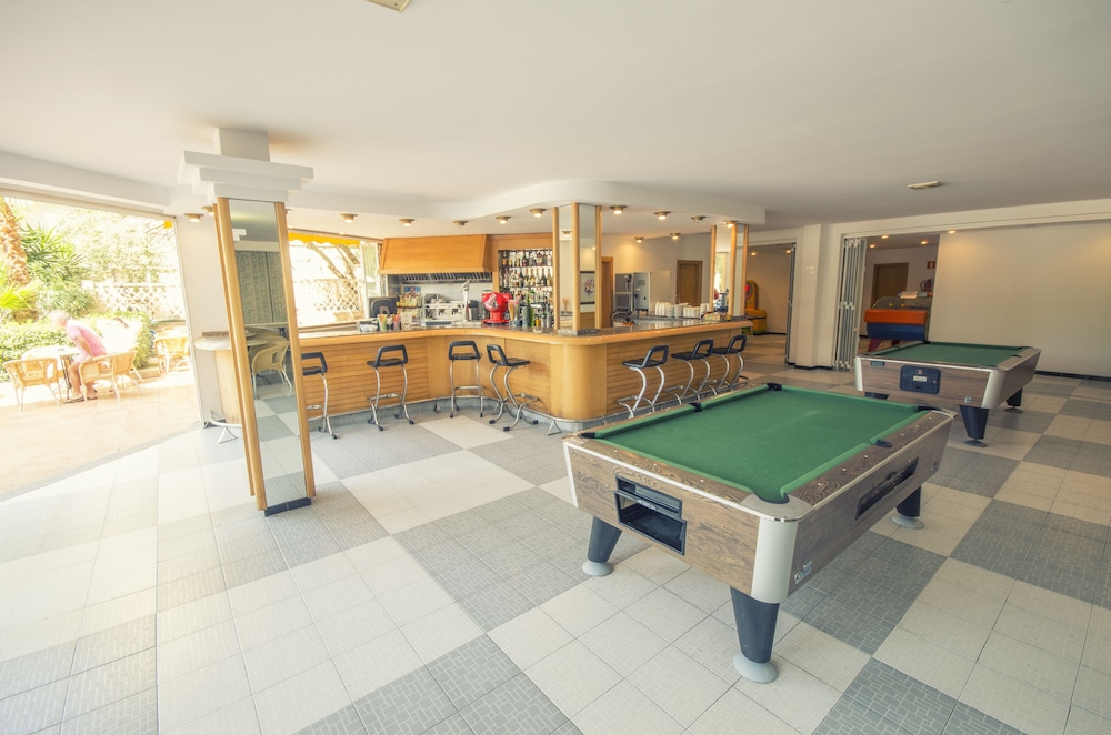 azuLine Hotel Bahamas y Bahamas II — Restaurant & bars in Cala Blava, Balearic Islands